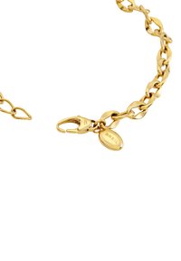 Złota bransoletka łańcuszkowa z różnorodnymi połączonymi owalnymi i okrągłymi kształtami, z zapięciem na homara i oznaczeniem marki. Gładkie, połyskujące wykończenie.