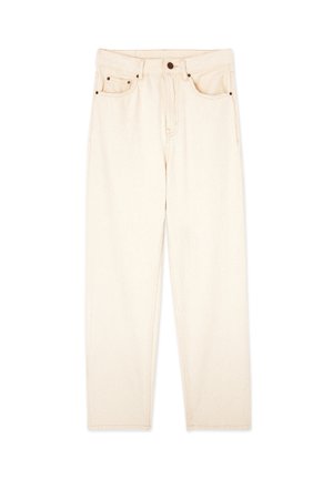 Jean en denim beige avec une coupe droite, un design à cinq poches, des éléments en métal et des coutures surpiquées, présentant un look propre et minimaliste.