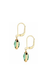 Pendientes colgantes en tono dorado con piedras preciosas verdes facetadas, que presentan una forma redonda y suave en la parte superior y un diseño de gota que cuelga.