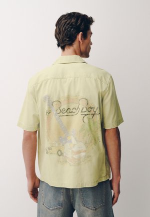 Next, REGULAR FIT - PRINT SHORT SLEEVE SHIRT . - Vapaa-ajan kauluspaita - beige the beach boys