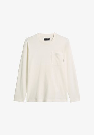 Biała bawełniana koszula z długim rękawem, okrągłym dekoltem i kieszonką na lewej piersi. Miękka tekstura, minimalistyczny design, z metką marki przy dekolcie.