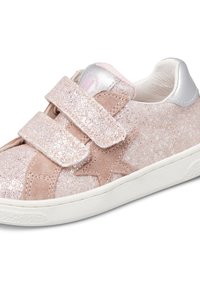 Sneakers rosa con tomaia glitterata, dettagli in suede e design a stelle. Presentano due cinturini in Velcro e una suola in gomma bianca.