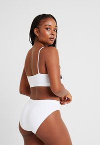 Hanro TOUCH FEELING - CROP - Topp - white