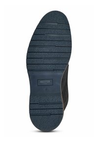 Zwarte suède schoenzool met textuur rubber, voorzien van horizontale en verticale groeven voor grip, gemarkeerd met "HECHTER" en maat 42.