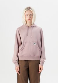 Rosa fleece hettegenser med frontlomme og snorhette; har ribbestrikkede mansjetter og kant; logo-lapp på frontlommen.
