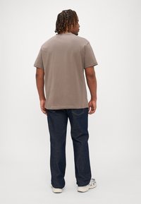 Calvin Klein Jeans Plus PLUS EMBRO BADGE TEE - Lihtne T-särk - beige