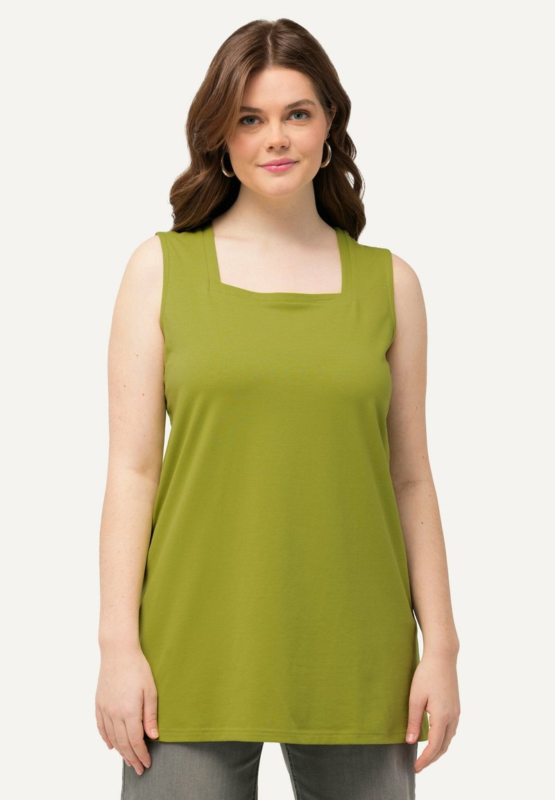 Top sin mangas en algodón verde vibrante, con escote cuadrado, textura suave y corte relajado, ideal para un look casual.