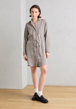 SHIRT DRESS ROUND HEM BELT COLLAR LONG SLEEVE STRUCTURED STRIPE - Φόρεμα πουκάμισο - multi/chalky brown