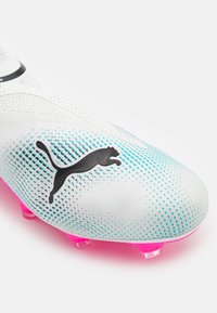 Puma FUTURE 7 MATCH LACELESS FG/AG - Scarpe da calcio per erba sintetica - white/black/poison pink