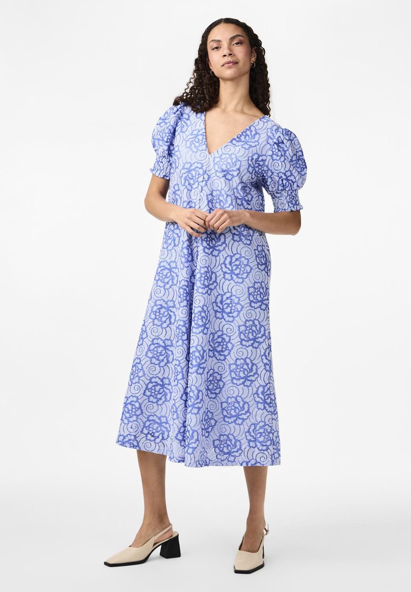 green shirt with grey jeans