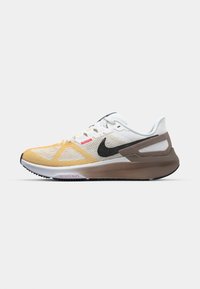 Unselected, summit white/black/brown/varsity maize/hot punch