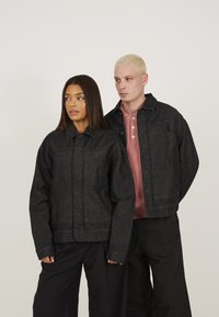 LEGACY STUDIOS UNISEX - Chaqueta vaquera - black