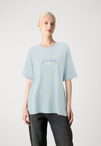 Jack & Jones JORLOOSIE TEE CREW NECK UNISEX - T-shirts med print - skyway