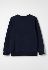 Felpa blu navy con maniche lunghe, colletto rotondo e polsini e orlo a coste. Texture liscia, colore uniforme, senza motivi o accenti visibili.