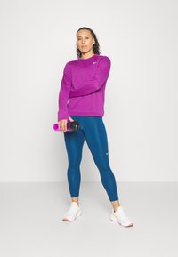 Nike Performance PACER CREW - Camisola de manga comprida - viotech/silver