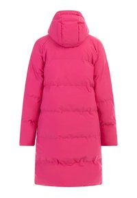 Fuchsiový prošívaný kabát s kapucí, dlouhými rukávy a střední délkou. Hladký povrch bez viditelných kovových částí.