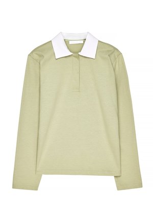 Gaiši zaļš garām piedurknēm polo krekls ar baltu apkakli, mīksts audums, pogu kabata un brīvs siluets. Minimālisma dizains bez rakstiem.