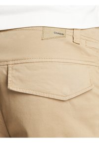 CHASIN' RIOT.S GAMMA - Šortai - beige