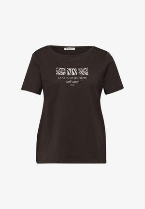 T-shirt marron foncé à manches courtes avec encolure ronde, présentant trois carrés à motif zèbre et texte blanc : « LA VITA DA BOHÈME caffè capri ITALY. »