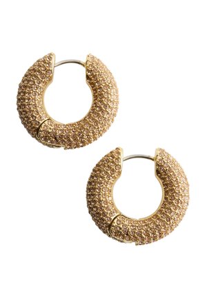 Goldene Creolen, besetzt mit klaren und rosa Kristallen, mit runder Form und einer leichten Öffnung an der Oberseite für einen sicheren Verschluss.