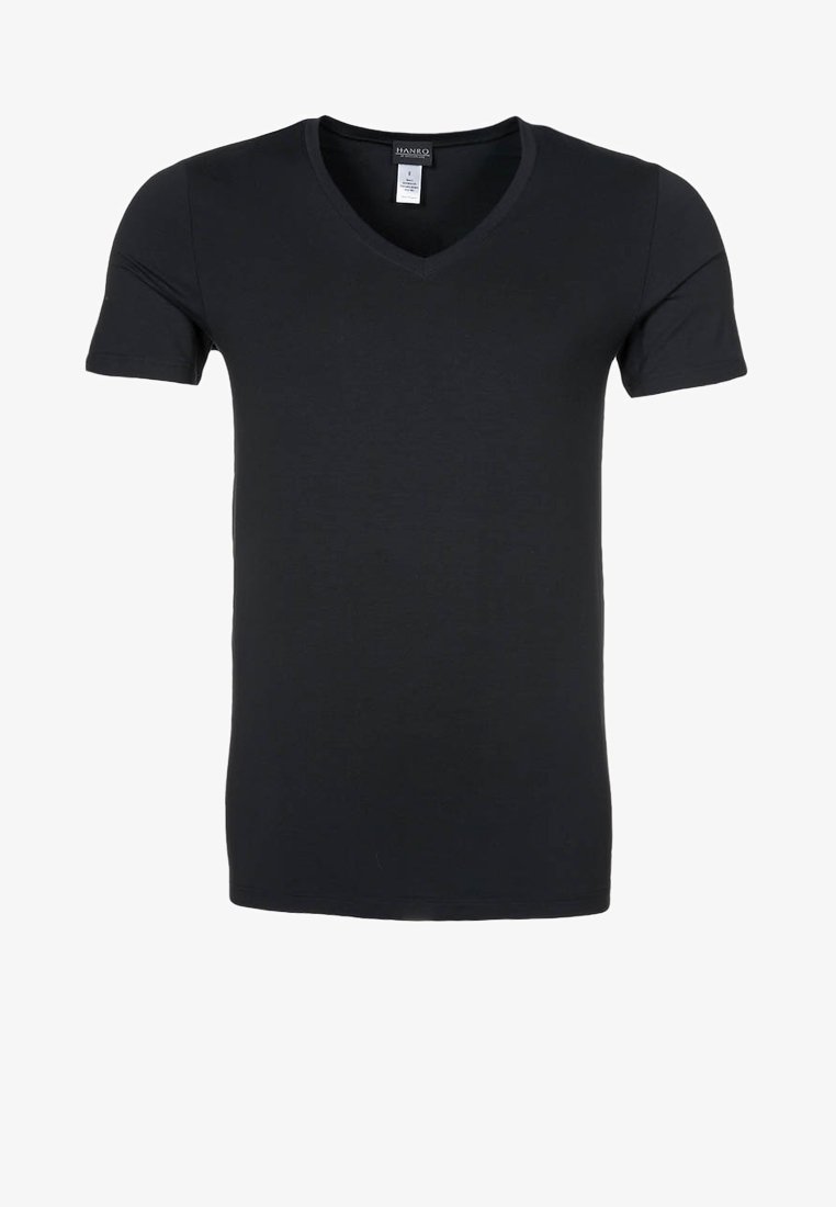 Czarny t-shirt z krótkim rękawem, wykonany z gładkiego materiału, z dekoltem w serek. Prosty krój, jednolity kolor, bez wzorów i widocznych dodatków.