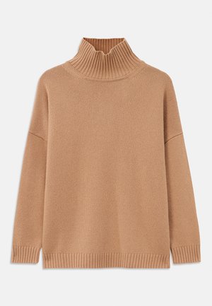 Beige ribbete turtleneck genser, oversized design, med senkede skuldre og strukturert strikk. Har rett kant og sideslitser.