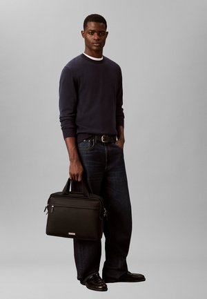 Calvin Klein, CALVIN KLEIN WATER-REPELLENT COMMUTER LAPTOP BAG - Sac ordinateur - black