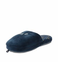 Pantofole in peluche blu navy con punta arrotondata, texture morbida e occhi decorativi sulla parte anteriore. L'interno presenta una fodera con motivo.