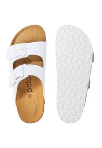 Sandalias de piel blanca con dos hebillas ajustables, plantilla de corcho y suela de goma con un patrón ondulado. Talla 36.
