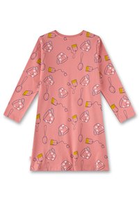 Rosa Langarmkleid mit einem wiederholten Muster von lächelnden Tassen, Löffeln und Pinsel. Hergestellt aus weichem, leichtem Stoff.