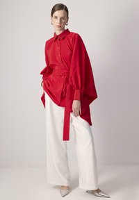 Touché Privé BAT SLEEVE CUPRA - Blúzka so zapínaním na gombíky - red