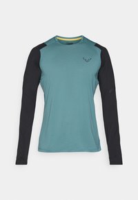 Langärmliges Hemd mit einem türkisfarbenen Körper und schwarzen Ärmeln. Hergestellt aus glattem Stoff mit einer dezenten Textur, umfasst ein Logo auf der Brust.