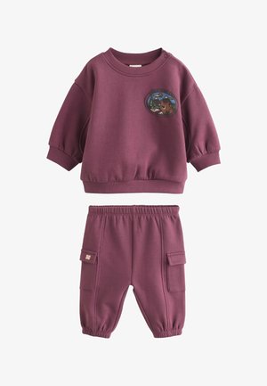 Next, SET - Dressikomplekt - burgundy red bear
