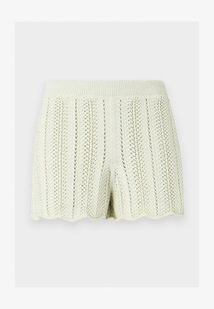 Shorts tricotés couleur crème avec motif rayures ajourées verticales et ceinture côtelée, détail ourlet festonné.