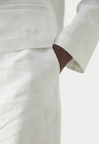 Armani Exchange PANTALONI - Pantaloni - optic white