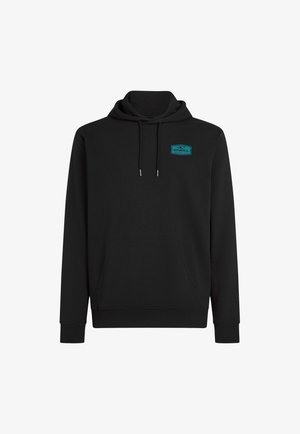 Zwarte hoodie van een katoenmix, met een voorzak, capuchon met trekkoord en een turquoise logo patch op de bovenste linker borst.