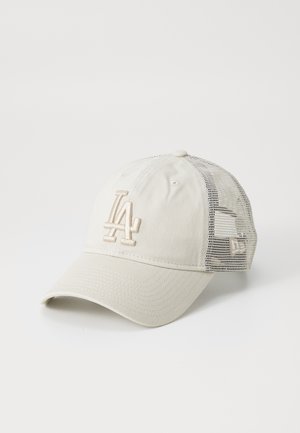 Casquette beige avec un dos en mesh, ornée d'un logo "LA" brodé dans une couleur assortie. L'avant est en tissu lisse avec une visière incurvée.