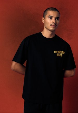 Bershka, SHORT SLEEVE - PRINT T-SHIRT - T-Shirt print - black