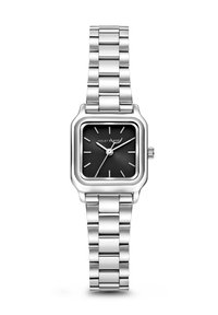 Montre en acier inoxydable argenté avec un cadran noir carré, des index horaires argentés et un bracelet en maillons métalliques. Équipée d'une couronne ronde pour le réglage.