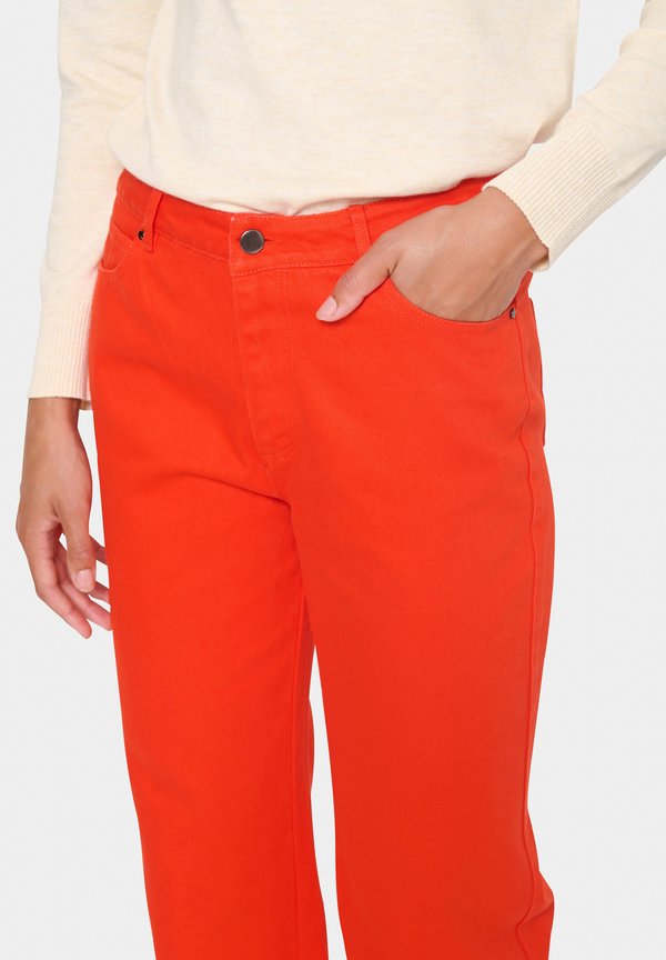 ILUSZ WIDE LEG - Flared Jeans - flame scarlet4