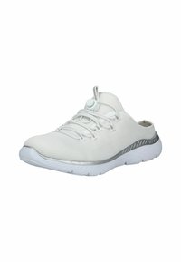 Leichte weiße Sportschuhe aus Netzmaterial, mit abgerundetem Zehenbereich, elastischen Schnürsenkeln, Slip-On-Design und einer strukturierten Außensohle mit silbernem Akzent.