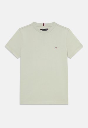 Lysebeige T-shirt med korte ærmer og rund hals, med lille Tommy Hilfiger-logo på venstre bryst og mærkeseddel indeni kraven.