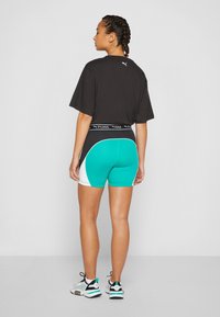 Puma FIT TRAIN STRONG SHORT - Pajkice - sparkling green
