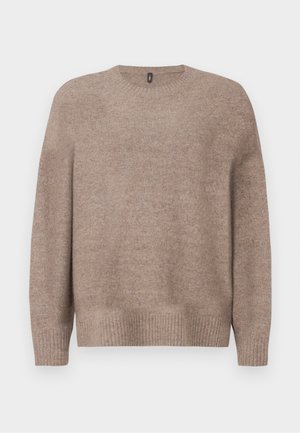 Beige pletený svetr s kulatým výstřihem, dlouhými rukávy a žebrovaným lemem a manžetami, s jemným, texturovaným povrchem.