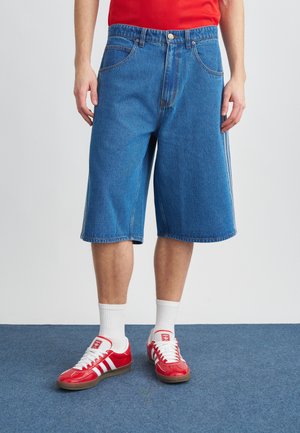 FIREBIRD - Pantaloni scurți din denim - medium vintage denim