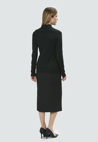 INFLUENCER MID WEIGHT - Trui - black