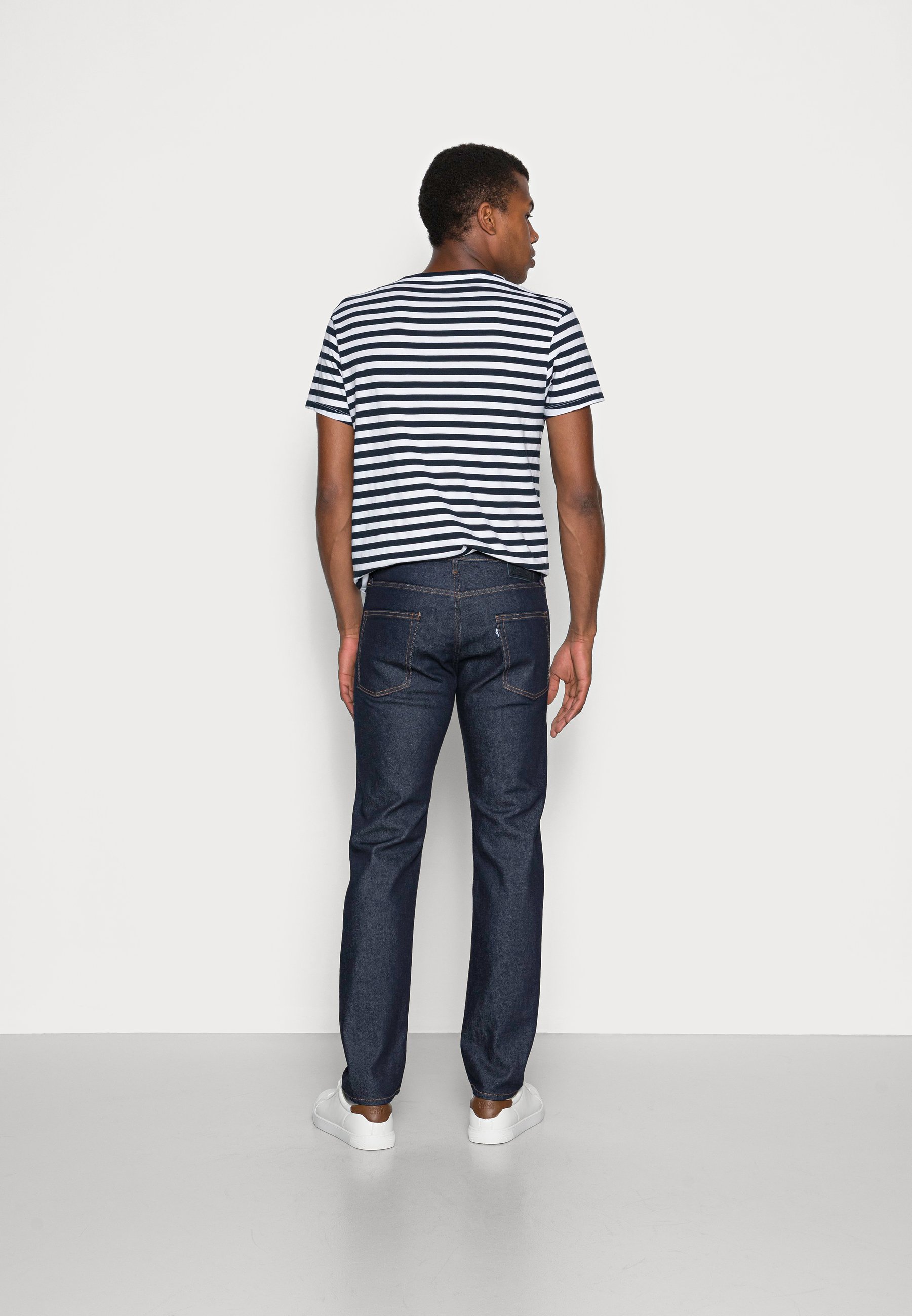 stretch fit levis