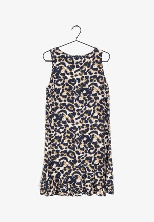 Robe sans manches longueur genou avec imprimé léopard marron, noir et beige, suspendue à un cintre noir sur fond blanc.