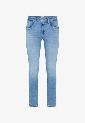 Lyseblå slim fit-jeans med frontknap, lynlås og fem-lomme-design, vist på hvid baggrund.