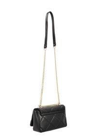 Borsa a tracolla nera trapuntata con forma rettangolare, caratterizzata da un mix di pelle e catena metallica per versatilità. Accenti in hardware color oro.